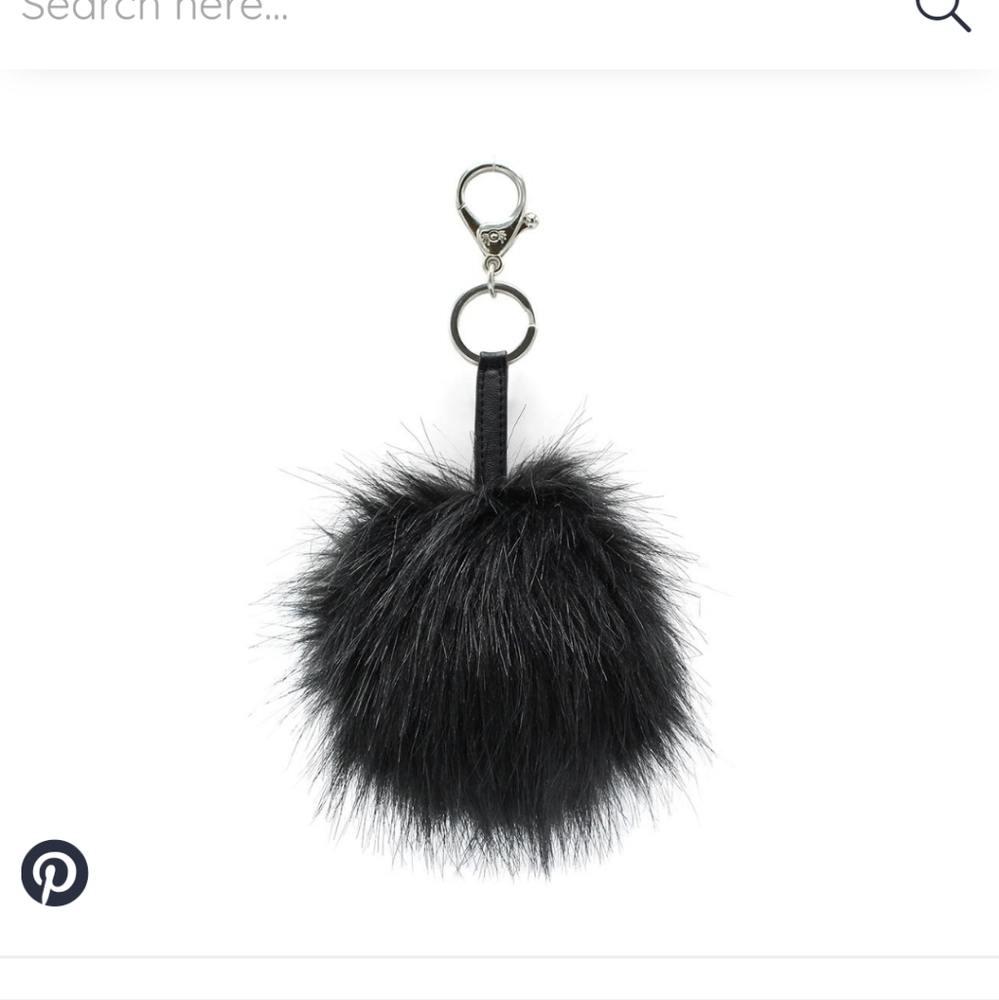Charm Key Black Pouf